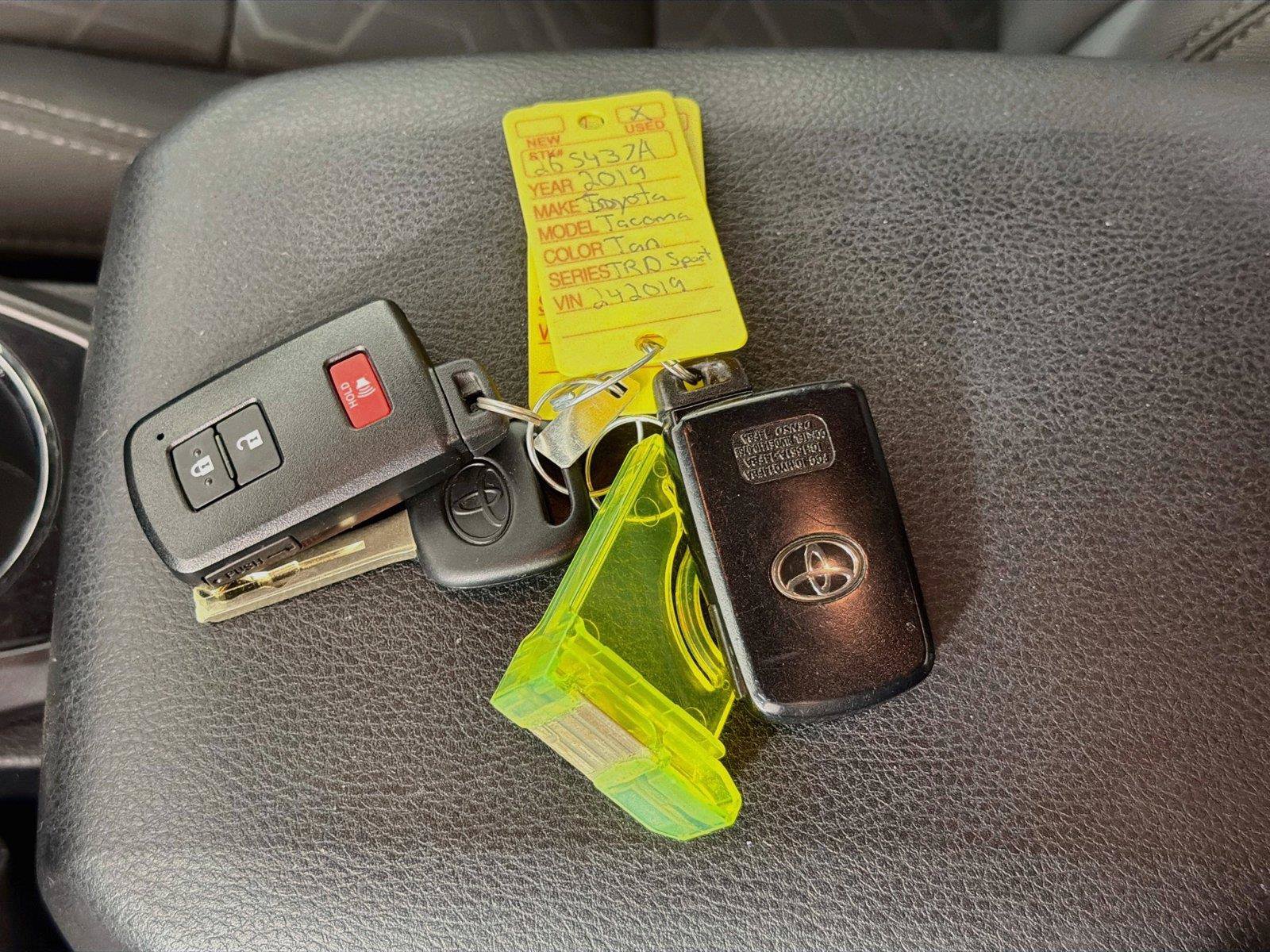 Used 2019 Toyota Tacoma TRD Sport AWD/4WD image 4