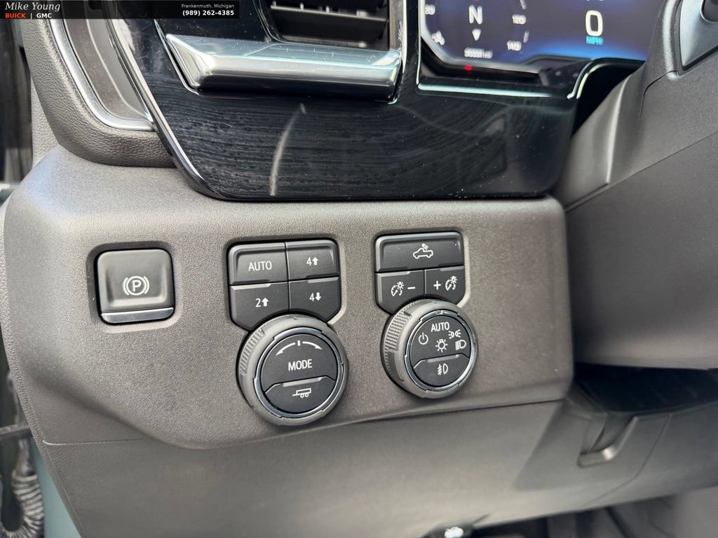 Used 2025 Chevrolet Silverado 1500 LT Trail Boss w/ Convenience Package II AWD/4WD image 17