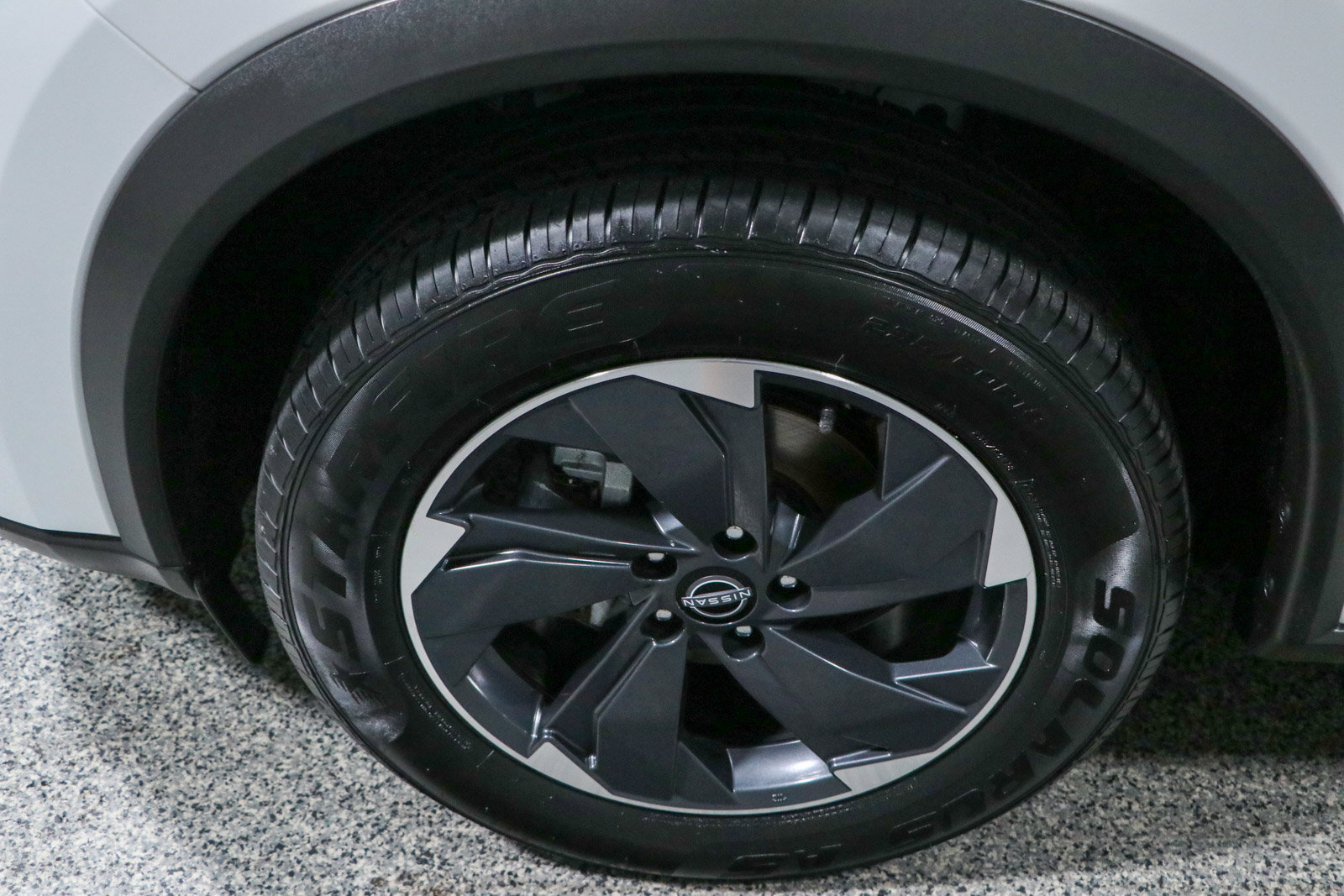 Used 2024 Nissan Rogue SV FWD image 11