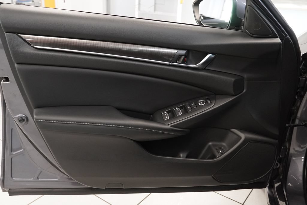 Used 2018 Honda Accord Sport image 16