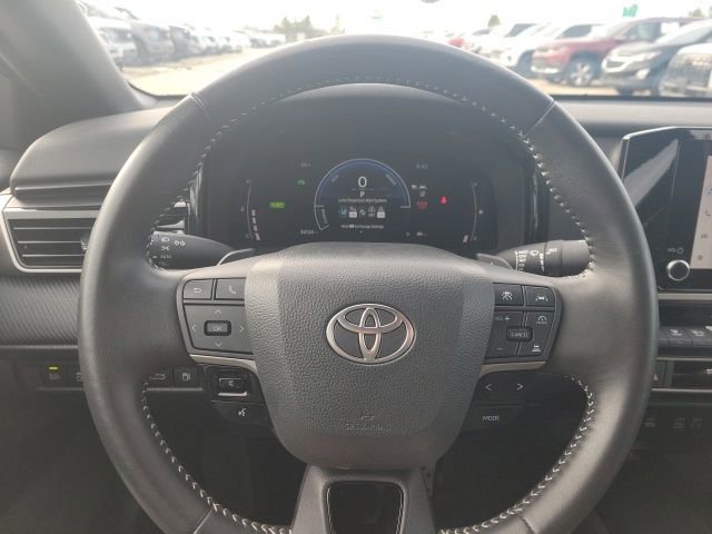 Used 2025 Toyota Camry SE image 14