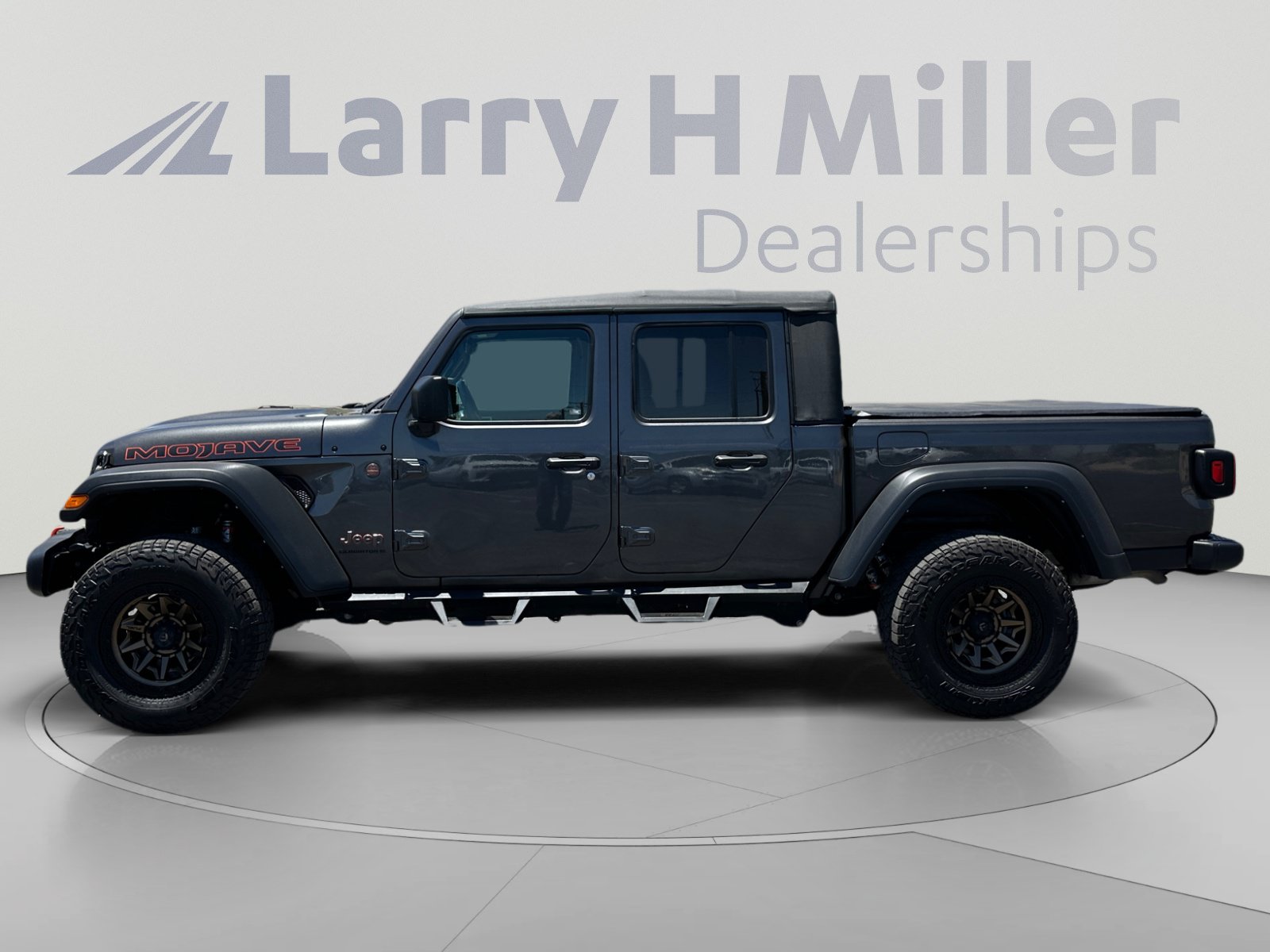 Used 2023 Jeep Gladiator Mojave AWD/4WD image 2