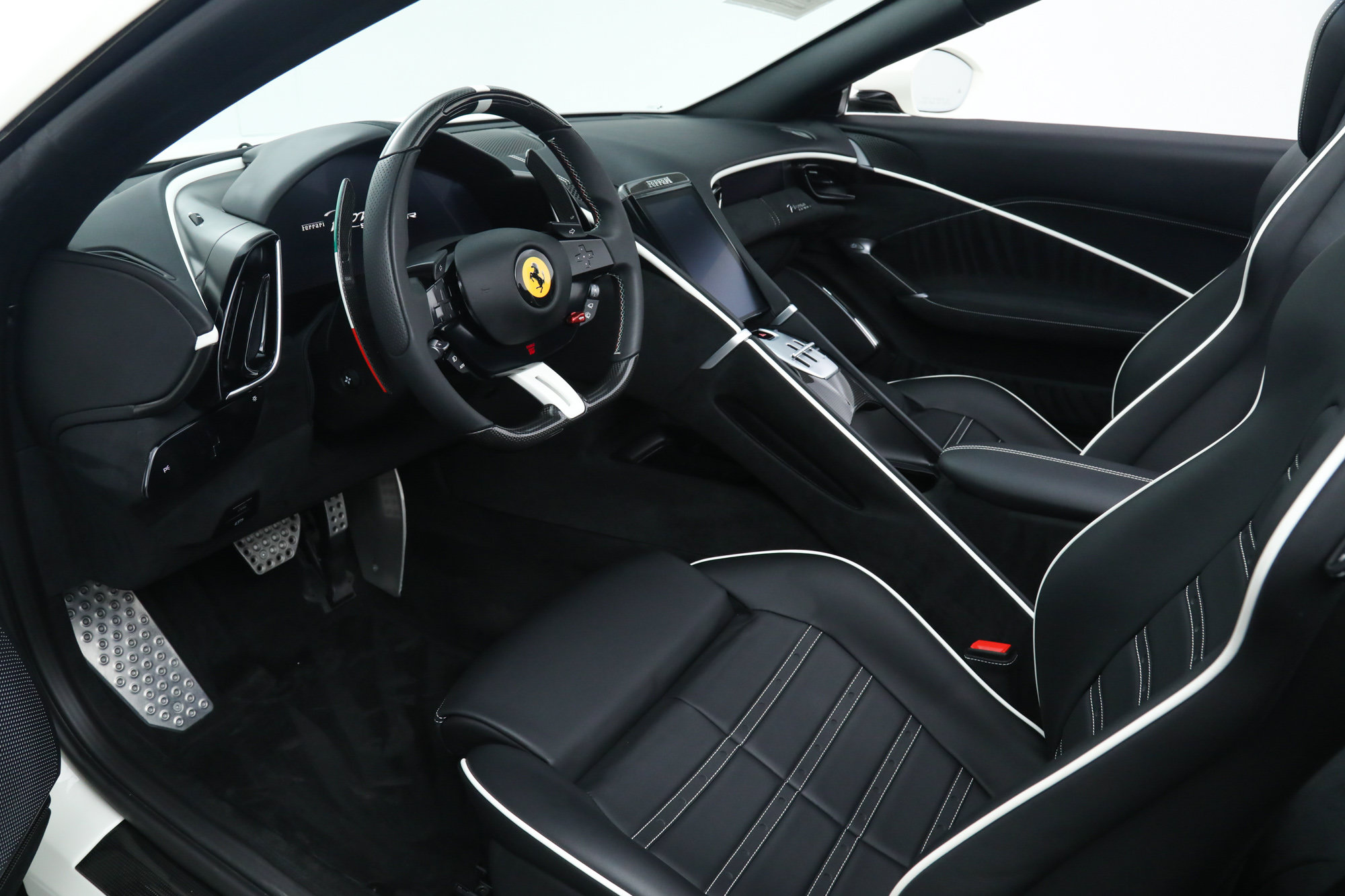 Certified 2025 Ferrari Roma Spider RWD image 2