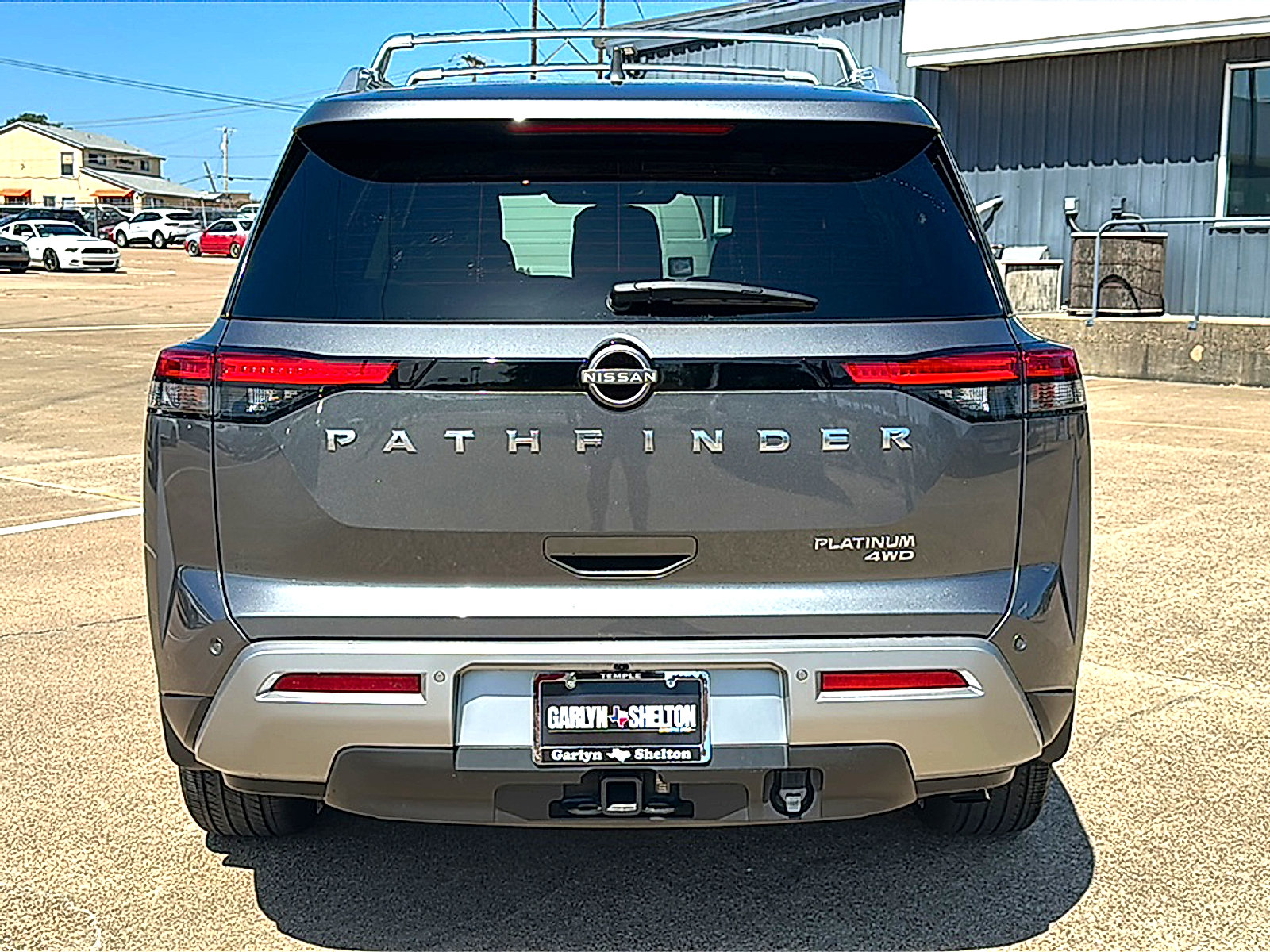 Used 2022 Nissan Pathfinder Platinum w/ Cargo Package AWD/4WD image 7