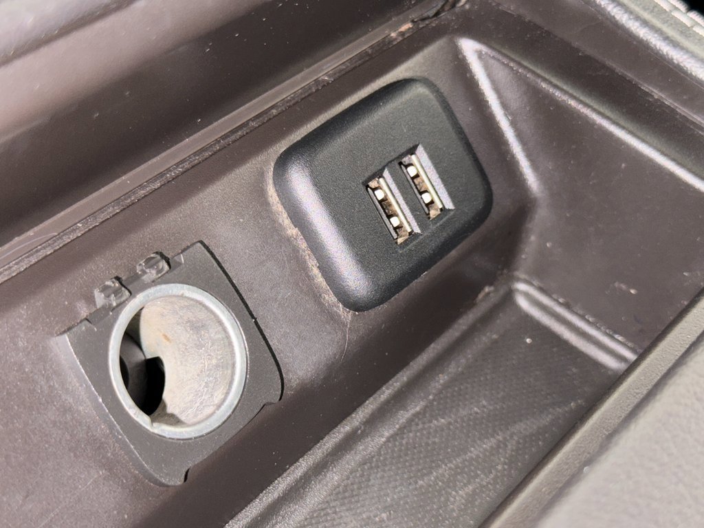 Used 2015 GMC Yukon Denali w/ Premium Package image 38