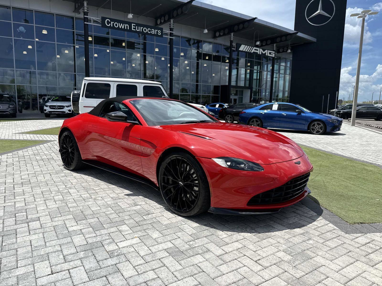 Used 2022 Aston Martin V8 Vantage Roadster RWD image 17