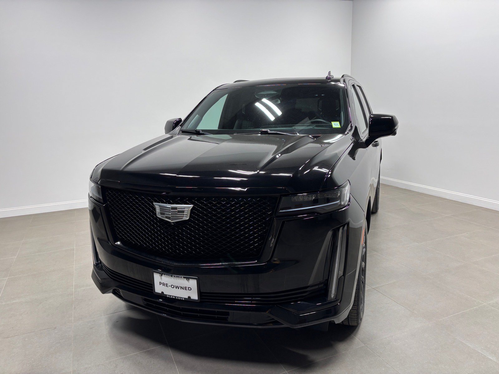Used 2023 Cadillac Escalade Sport Platinum w/ LPO, ONYX Package AWD/4WD image 2