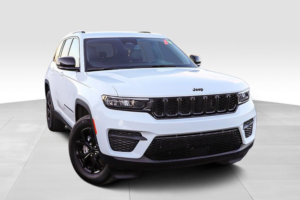 Used 2025 Jeep Grand Cherokee Altitude AWD/4WD image 2