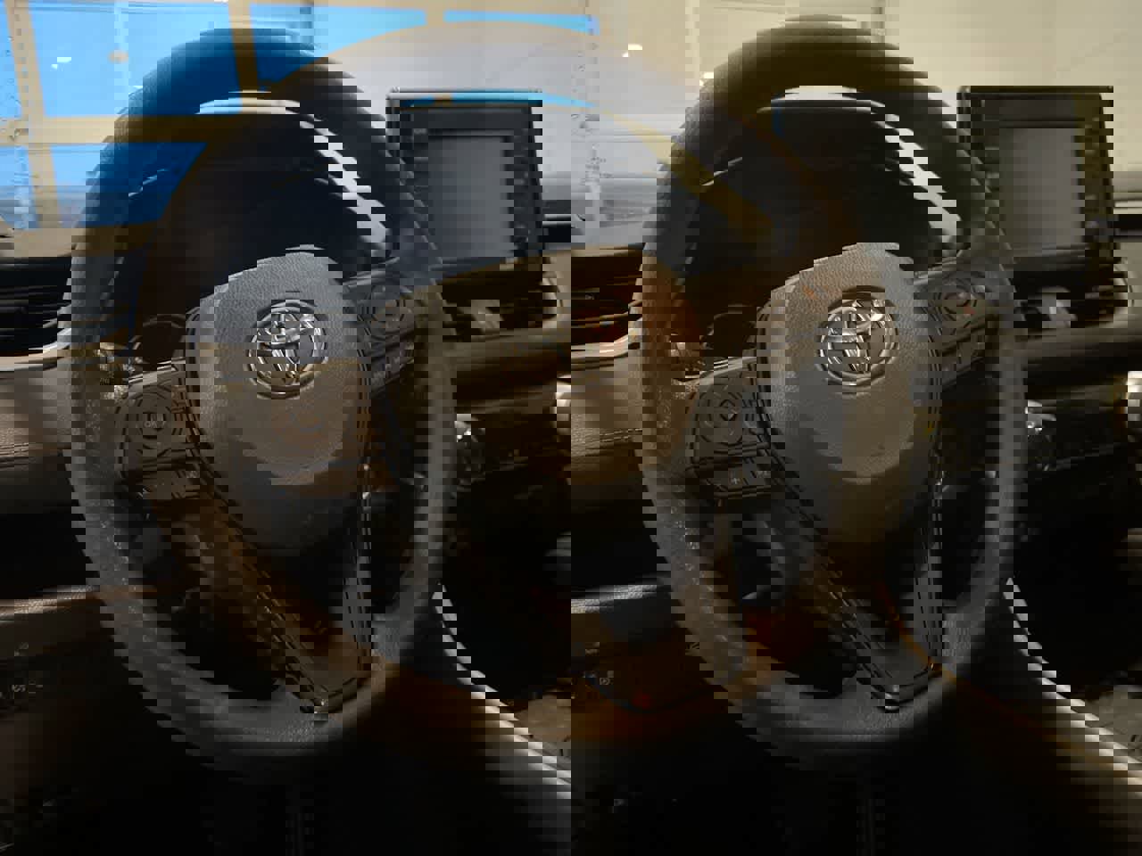 Used 2021 Toyota RAV4 XLE w/ Convenience Package image 14