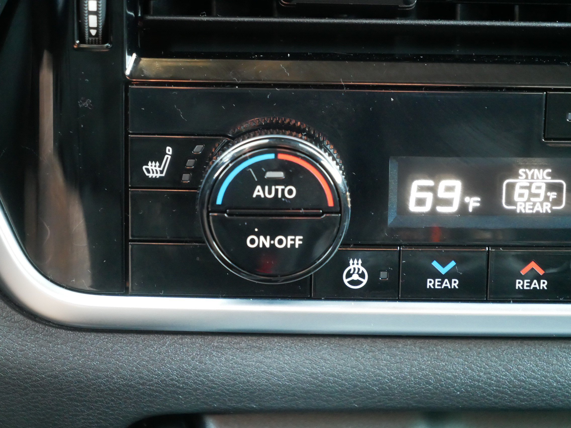 Certified 2025 Nissan Rogue Platinum w/ Platinum Premium Package AWD/4WD image 33