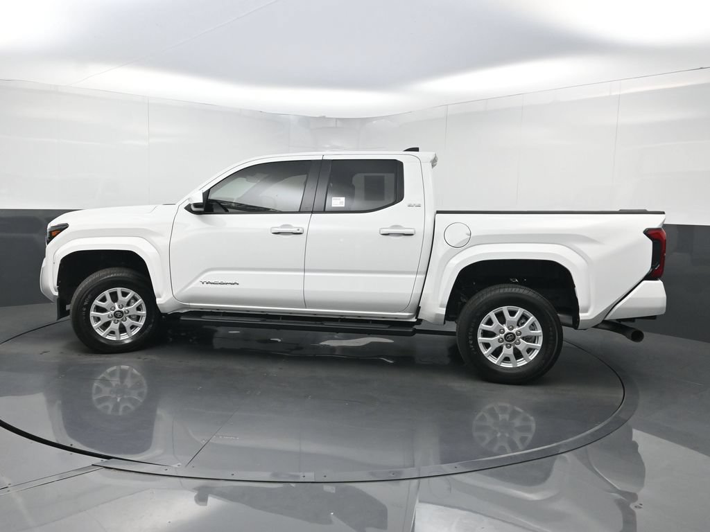 Used 2024 Toyota Tacoma SR5 AWD/4WD image 40