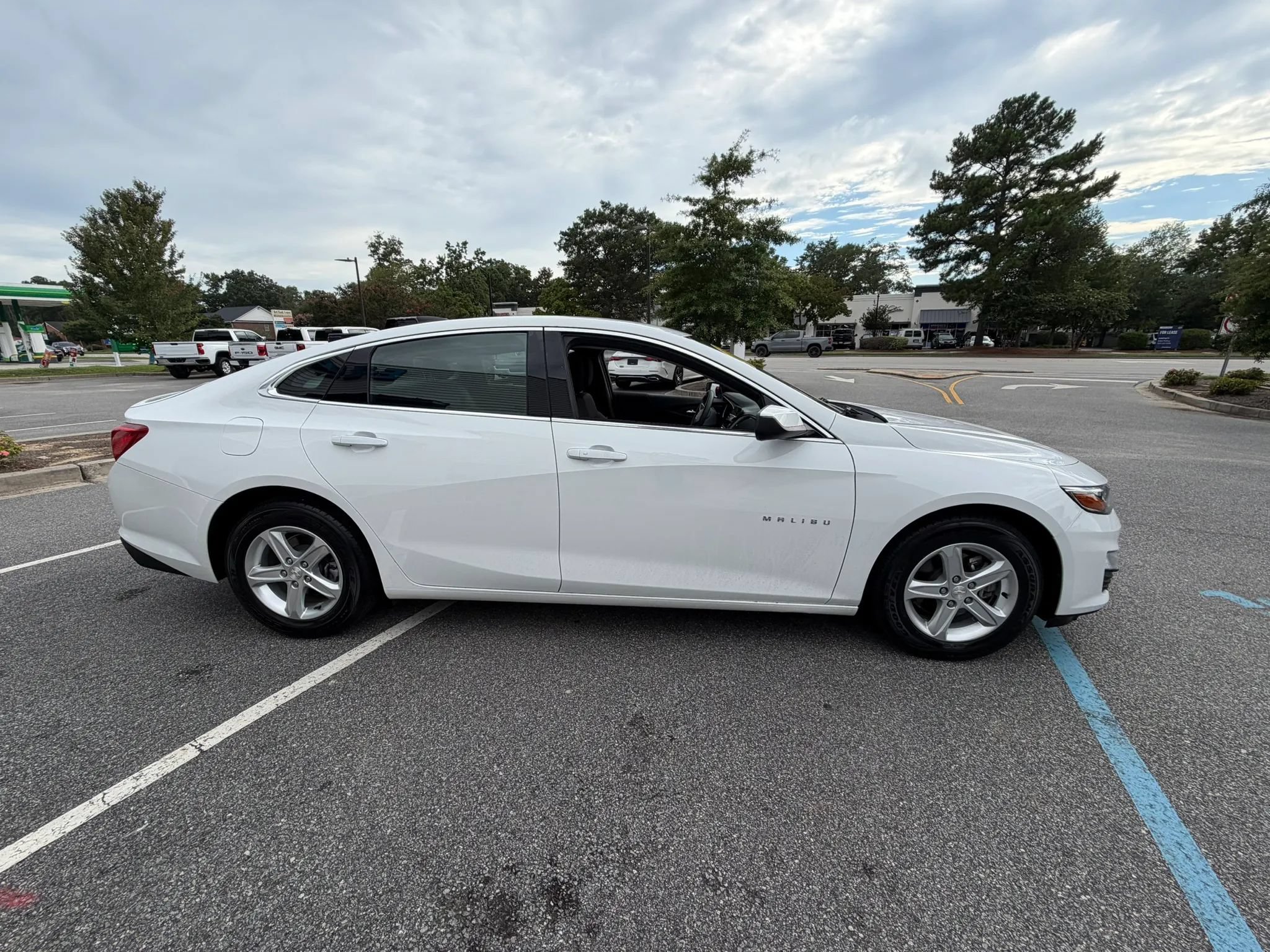 Used 2023 Chevrolet Malibu LS w/ Driver Confidence Package FWD image 5