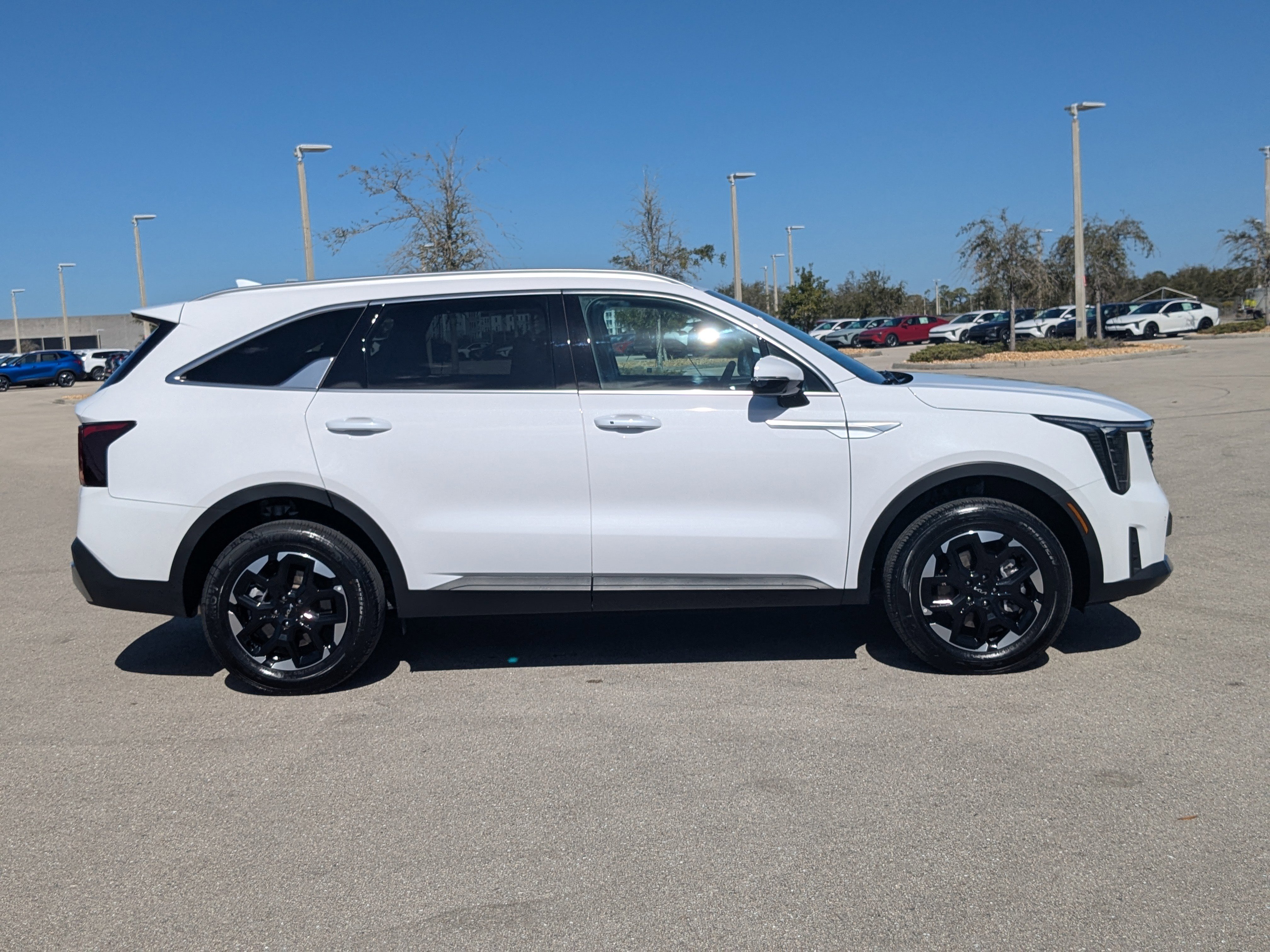Certified 2025 Kia Sorento S image 4