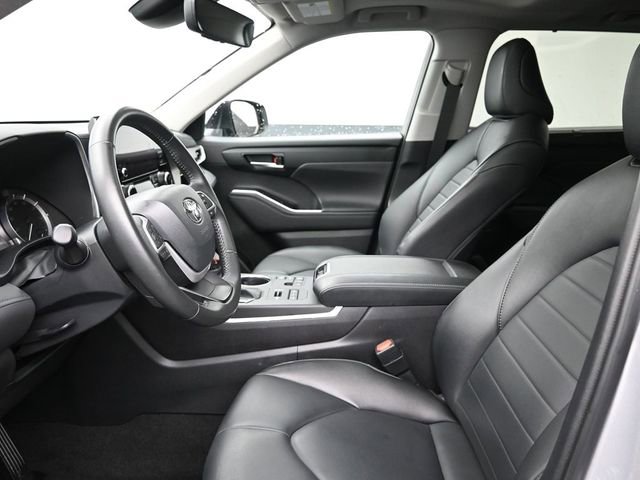 Certified 2024 Toyota Highlander XLE image 31