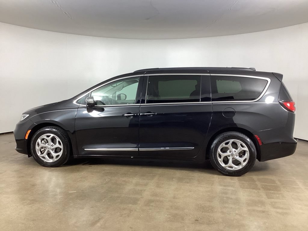 Used 2022 Chrysler Pacifica Limited FWD image 8