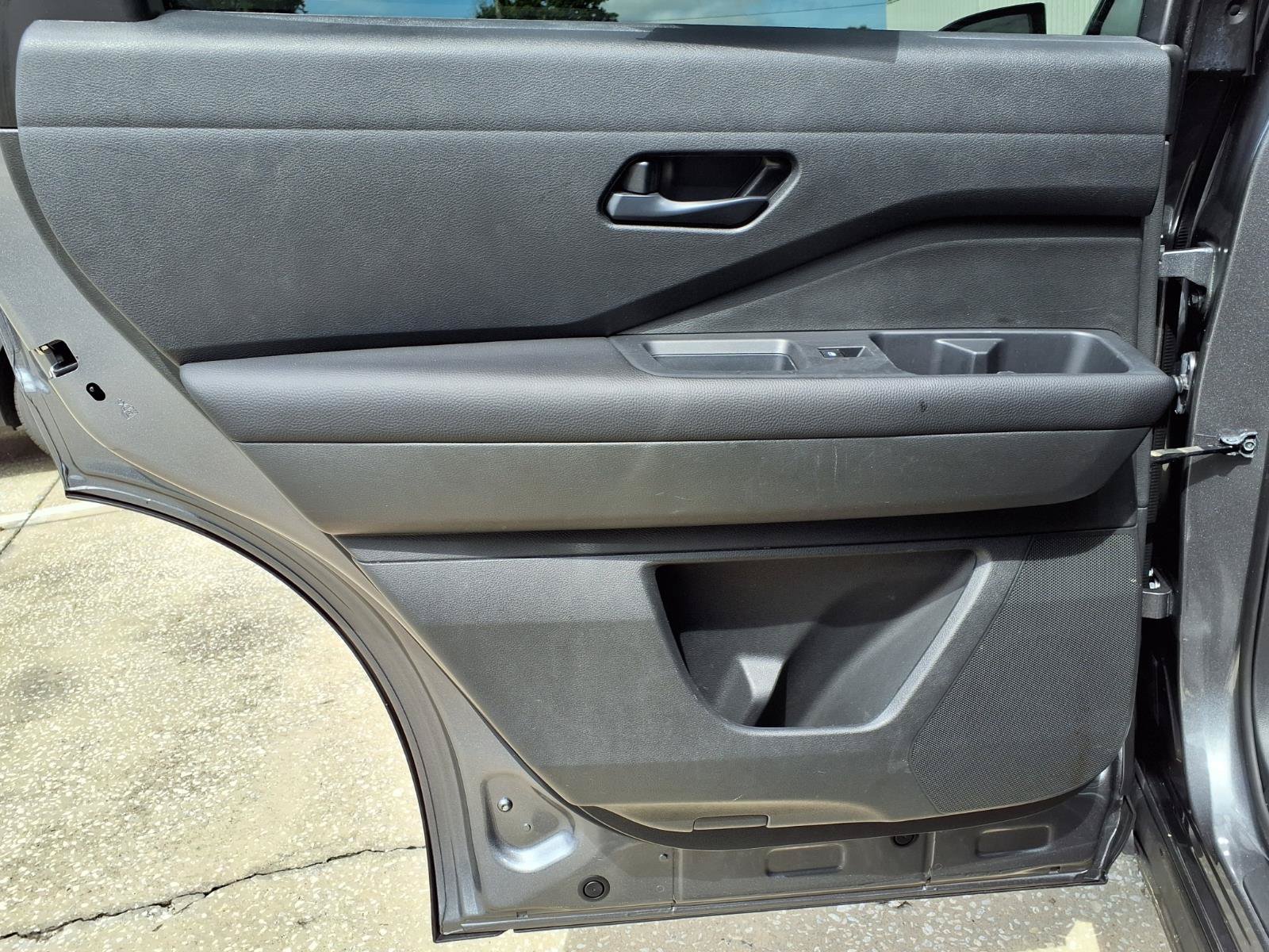 Used 2025 Nissan Pathfinder SV FWD image 19