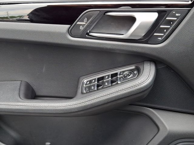 Certified 2024 Porsche Macan AWD/4WD image 16