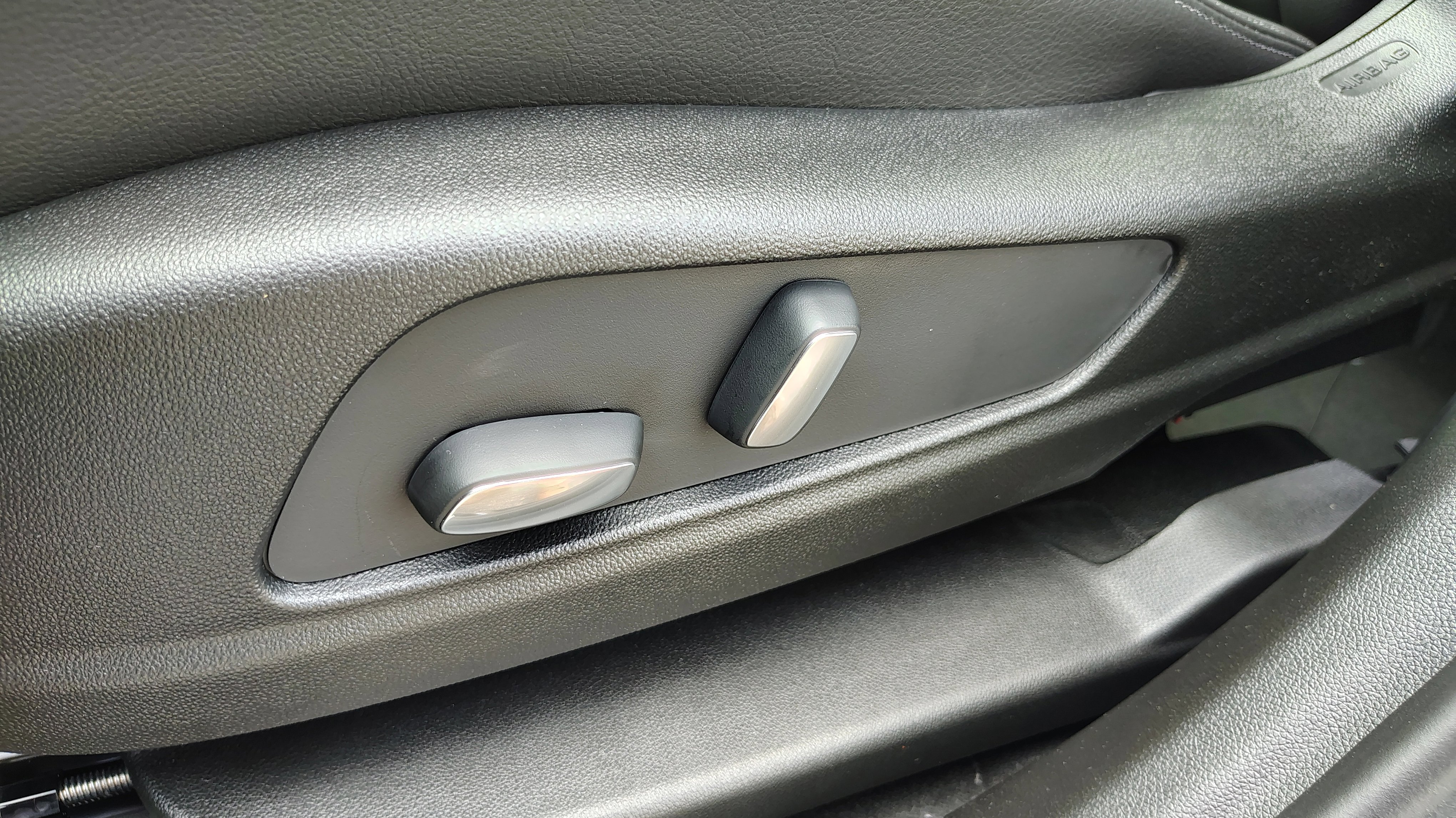 New 2025 Cadillac XT6 Luxury image 17