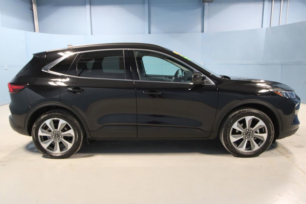 Used 2025 Ford Escape Platinum w/ Premium Technology Package AWD/4WD image 30