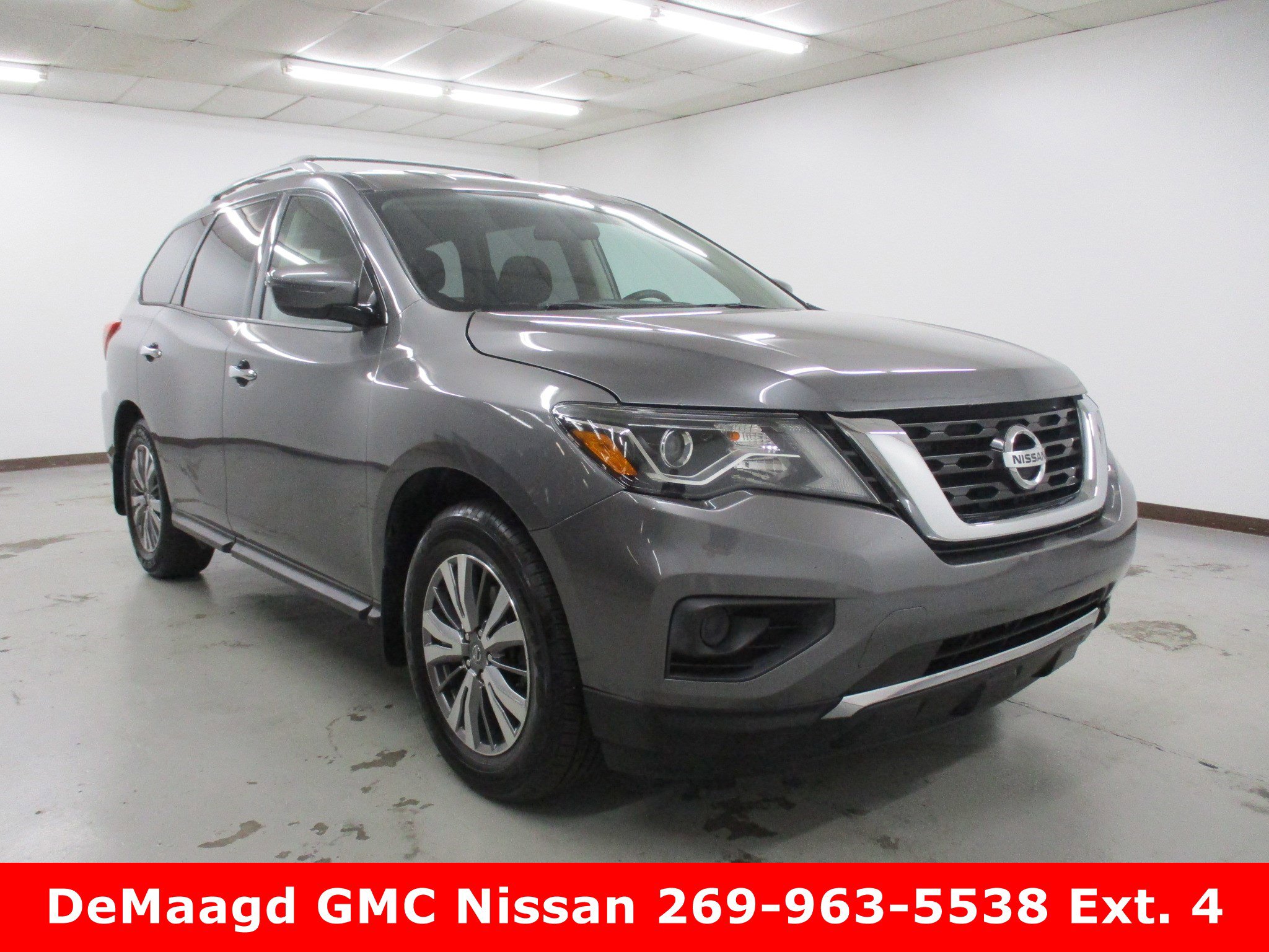 Used 2019 Nissan Pathfinder S image 1