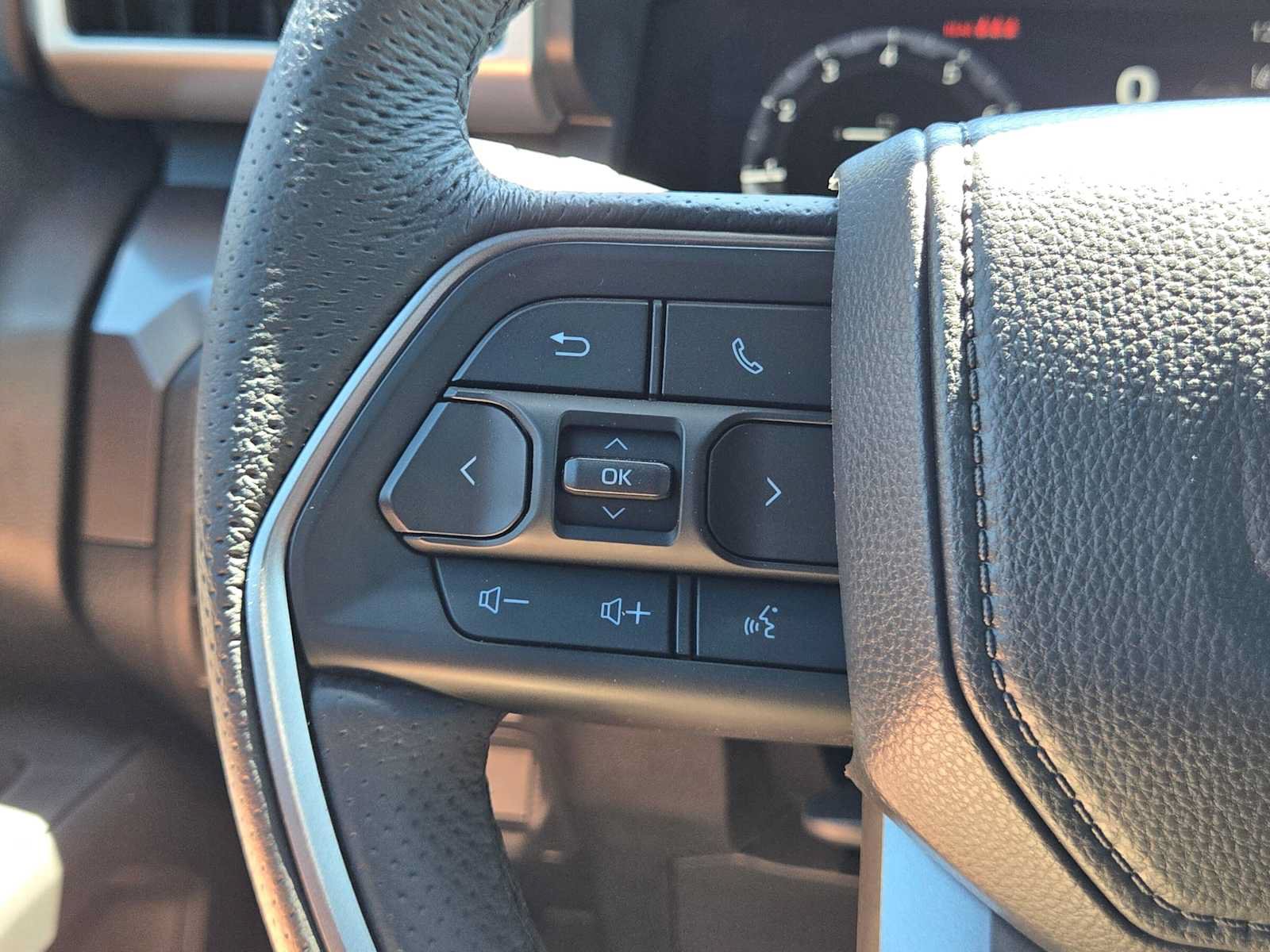 Certified 2025 Toyota Tacoma TRD Off-Road AWD/4WD image 37