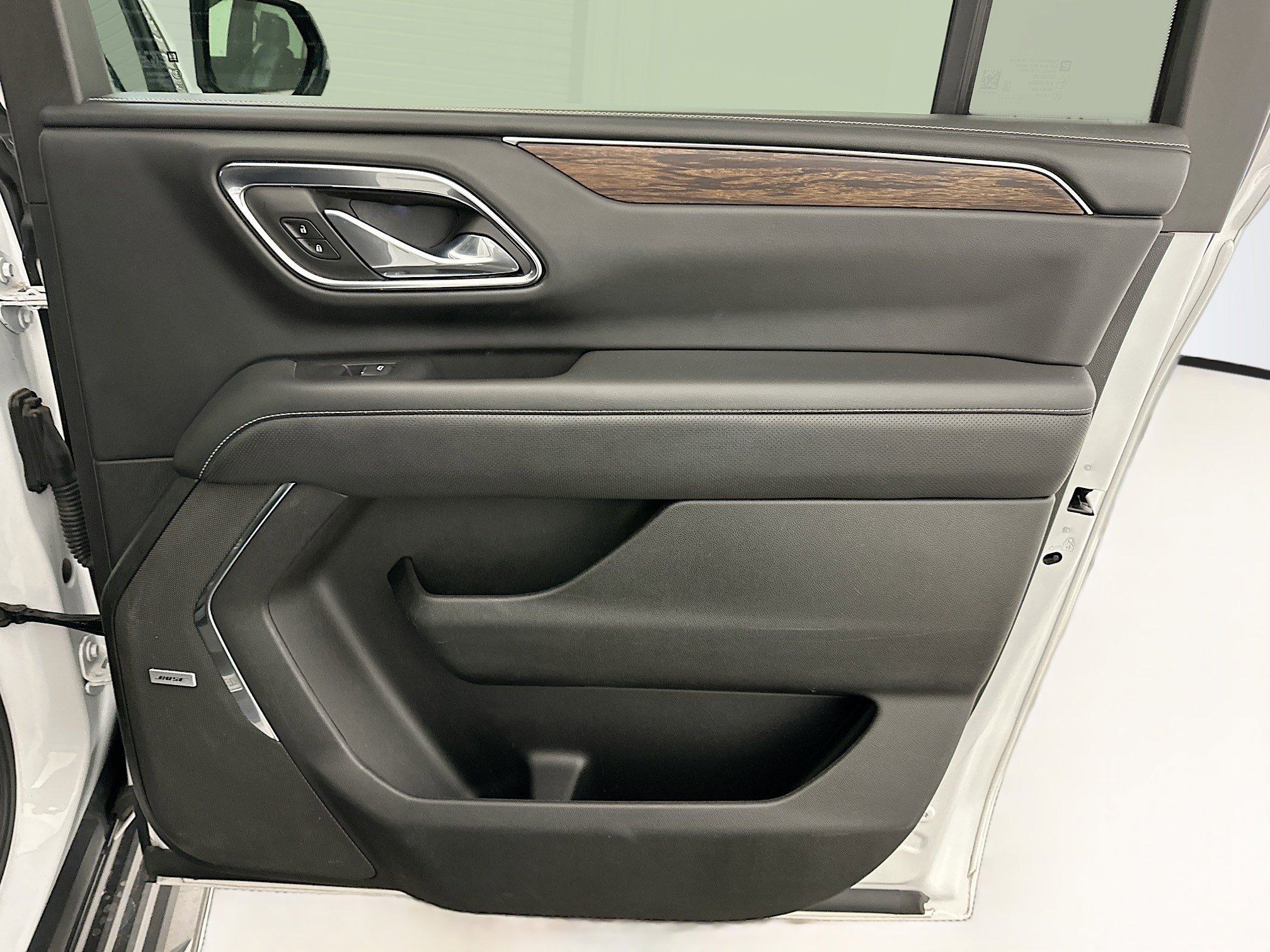 Used 2023 Chevrolet Suburban Premier image 33