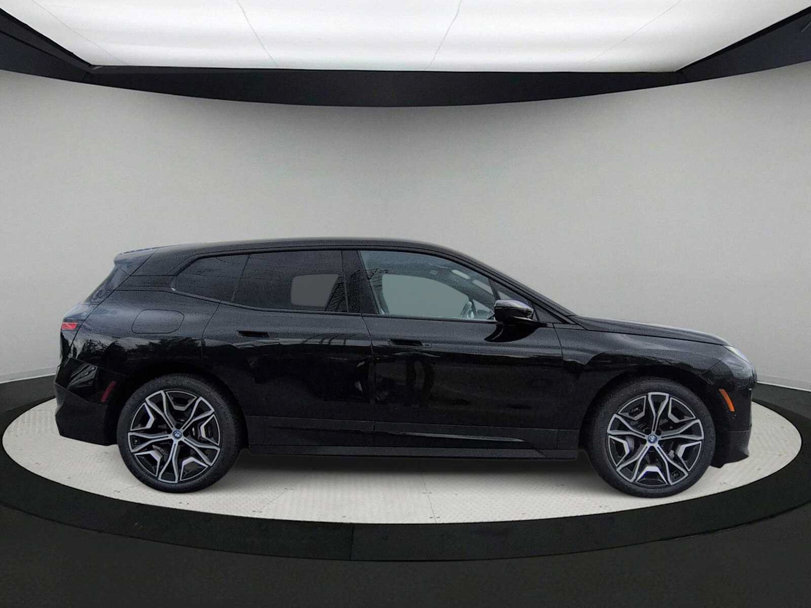 Used 2024 BMW iX xDrive50 w/ Premium Package AWD/4WD image 9