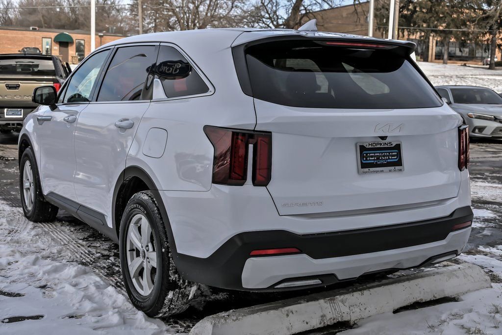 Used 2025 Kia Sorento LX image 6