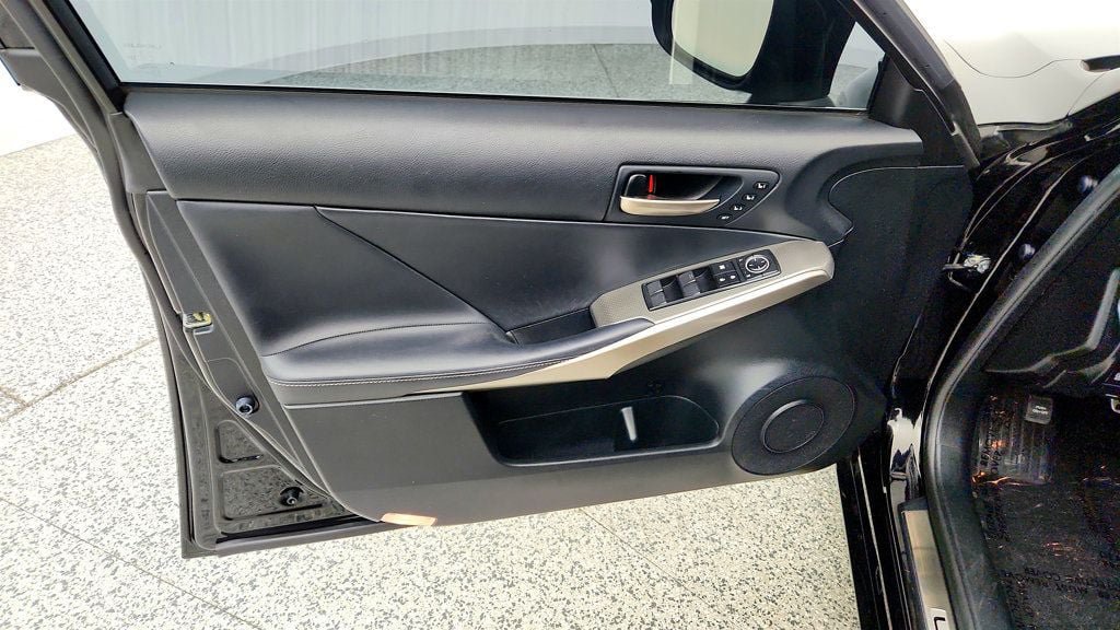 Used 2018 Lexus IS 350 AWD image 11