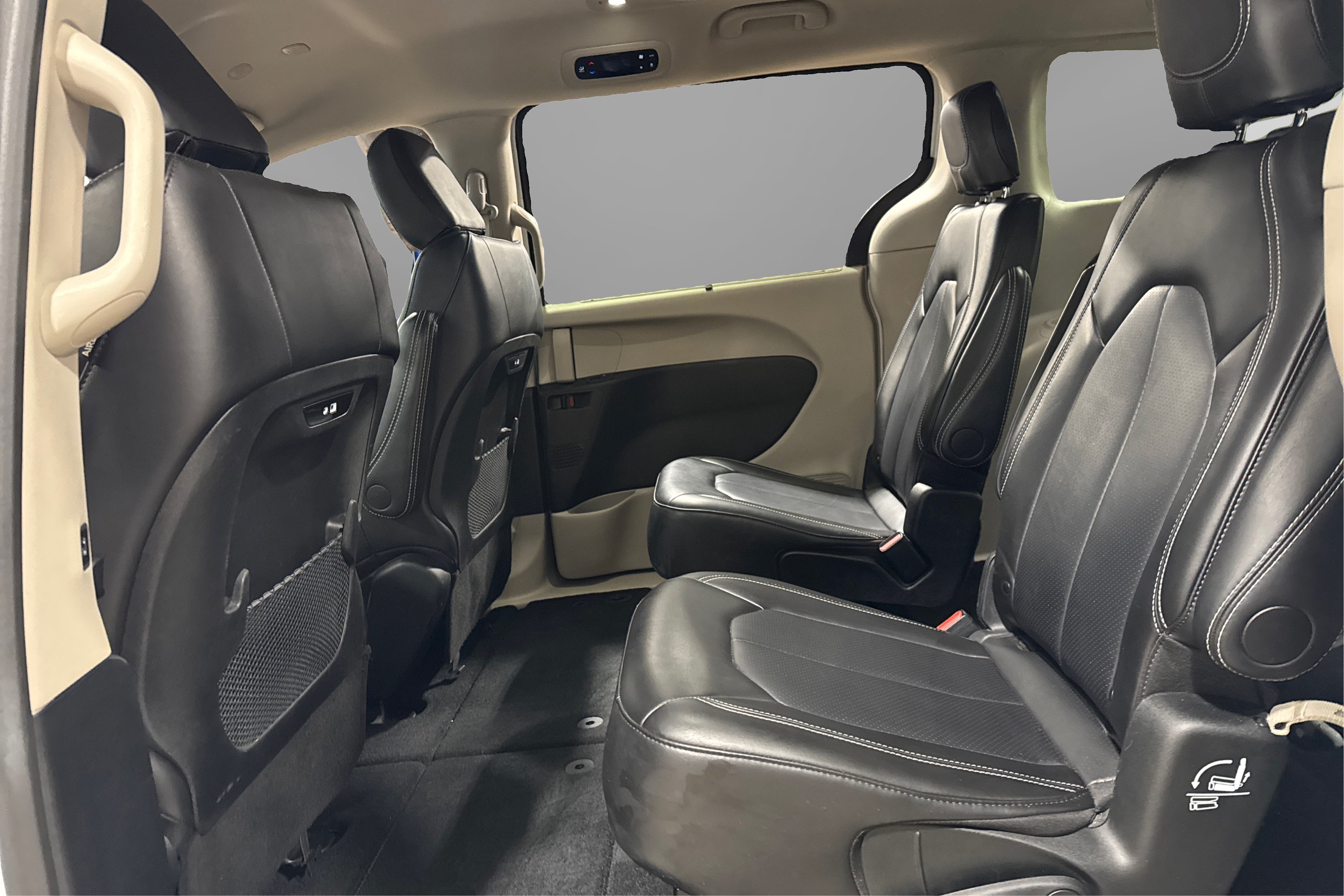 Used 2024 Chrysler Pacifica Touring-L FWD image 36