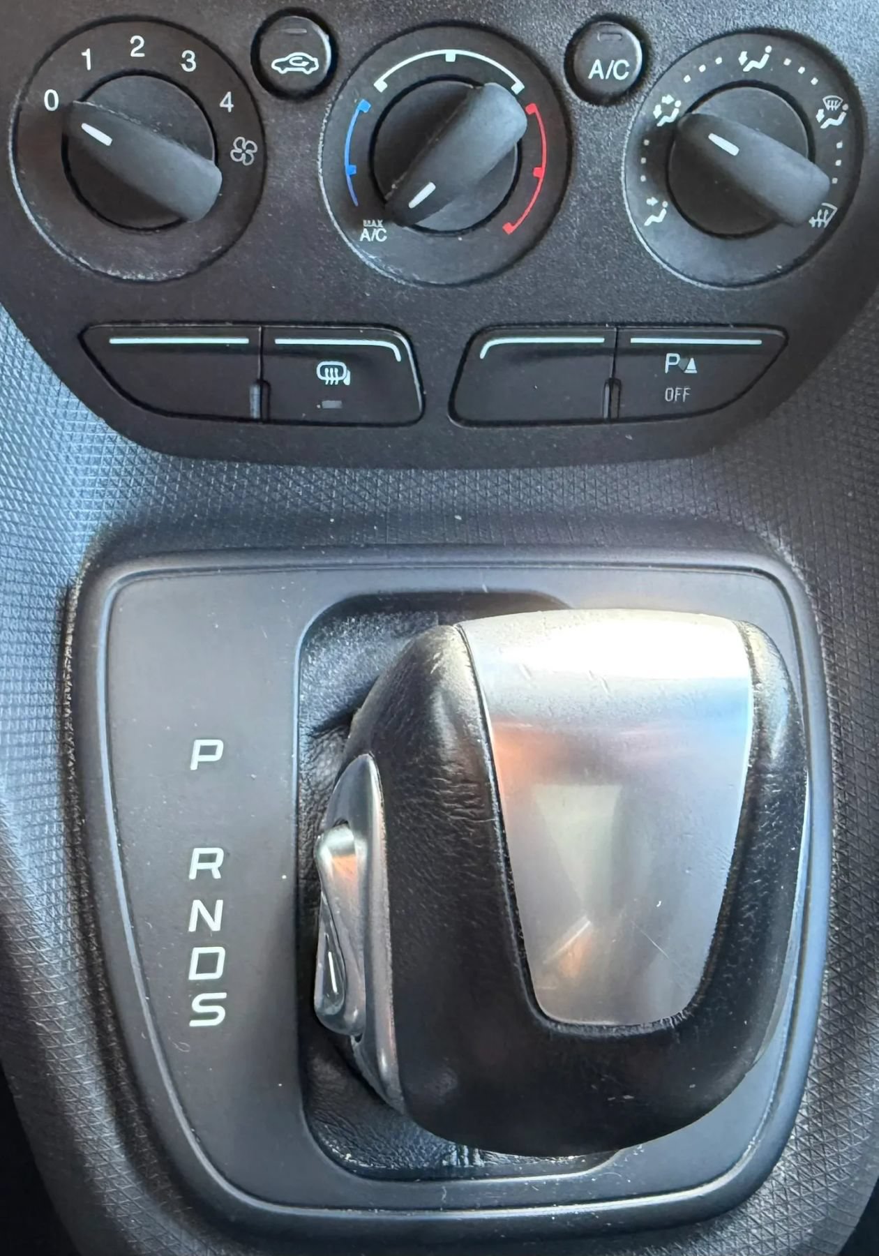 Used 2018 Ford Transit Connect XLT FWD image 13