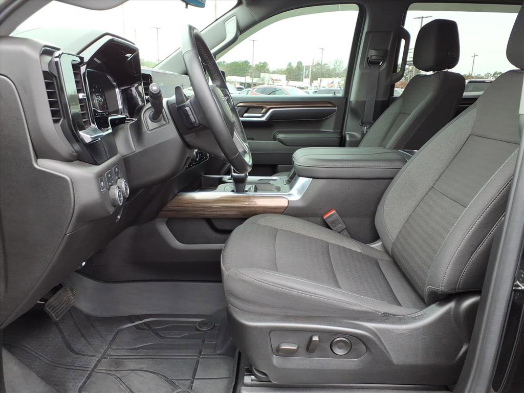 Used 2024 Chevrolet Silverado 1500 RST w/ Convenience Package II image 3