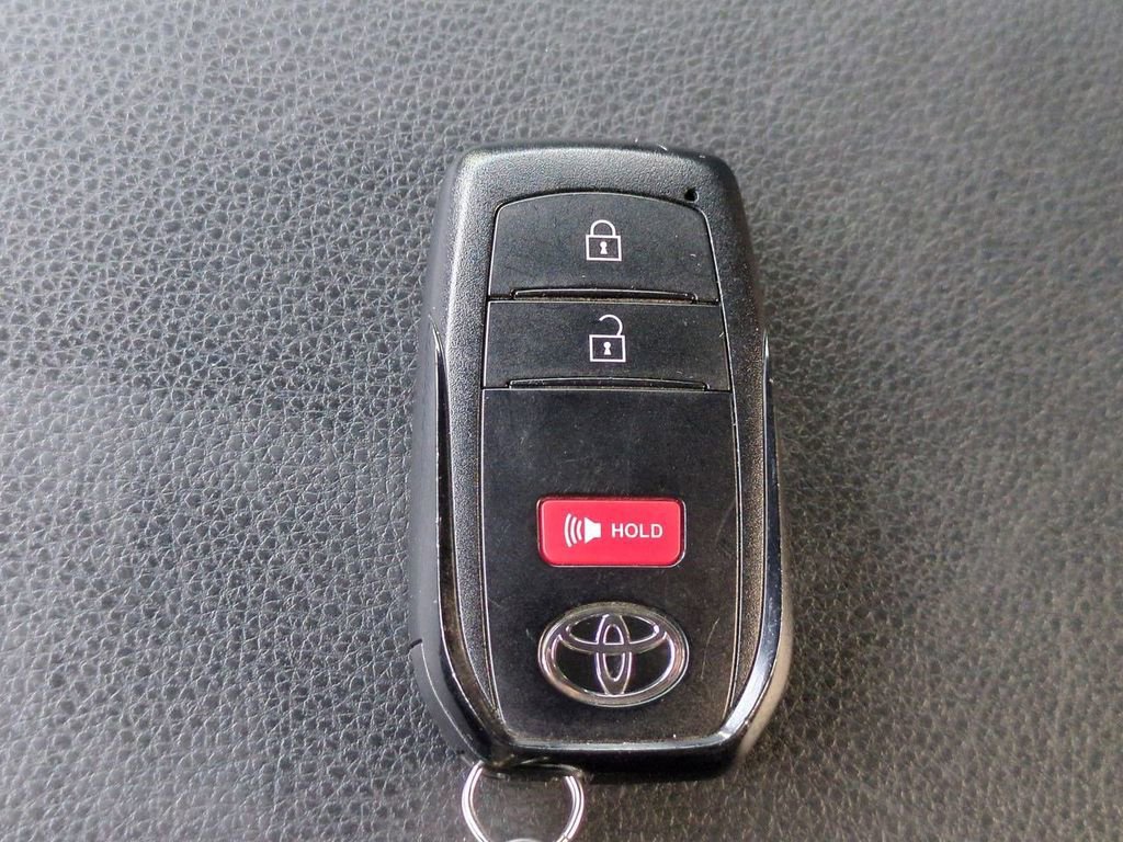 Used 2025 Toyota Tacoma SR5 image 29