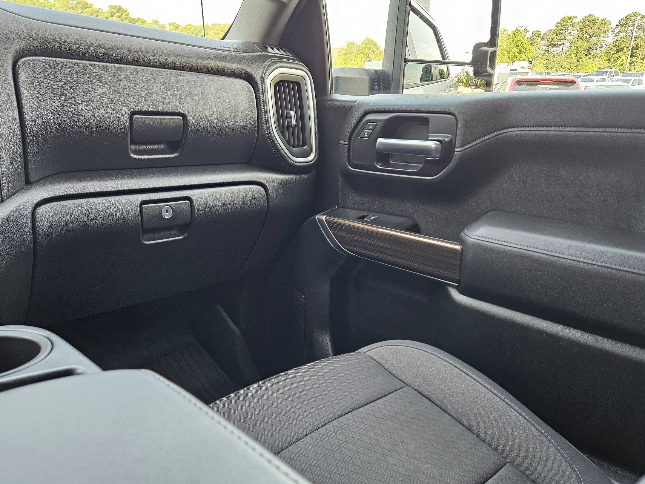 Used 2020 Chevrolet Silverado 1500 LT AWD/4WD image 11