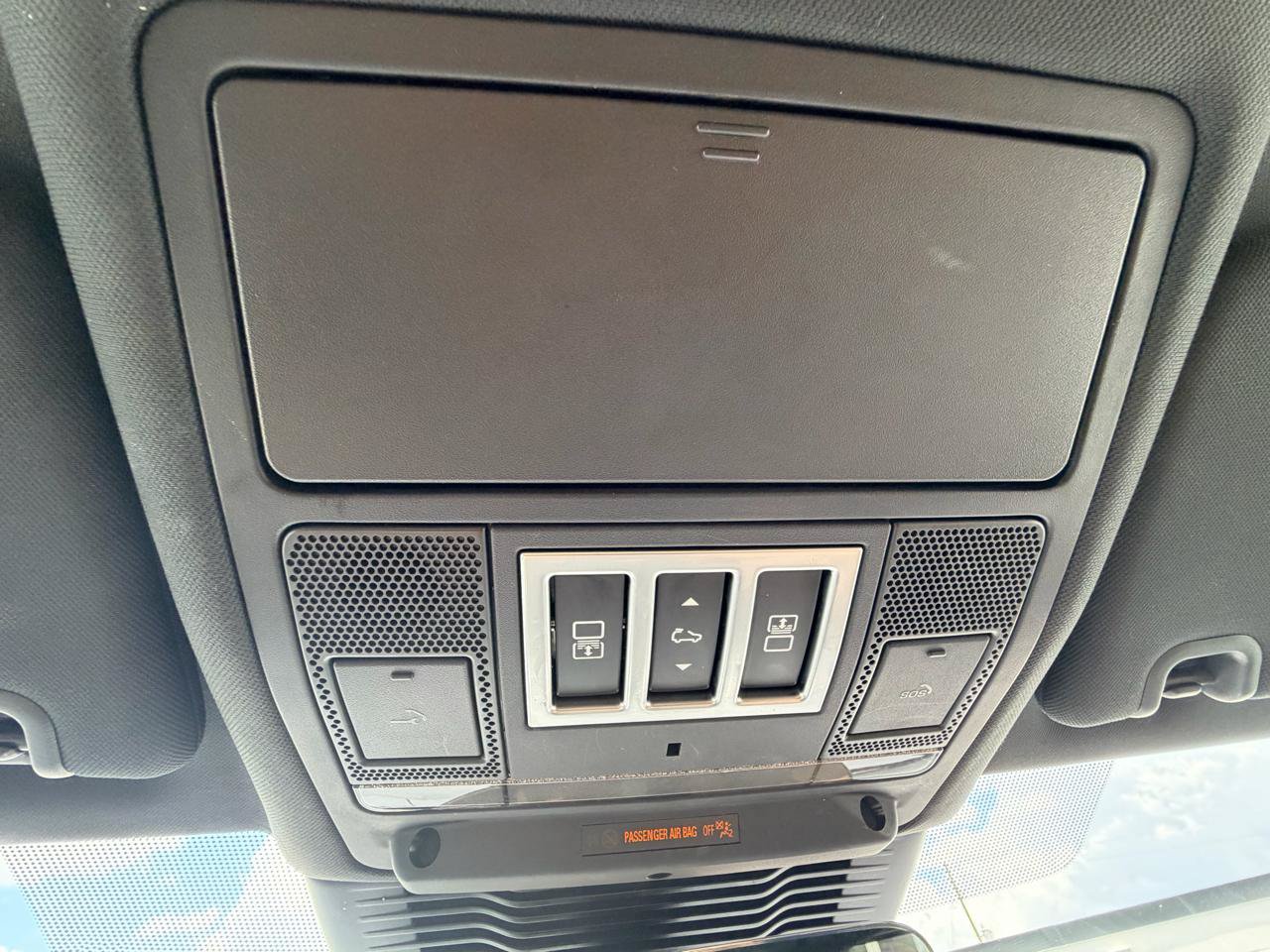Used 2023 Land Rover Discovery HSE R-Dynamic AWD/4WD image 32