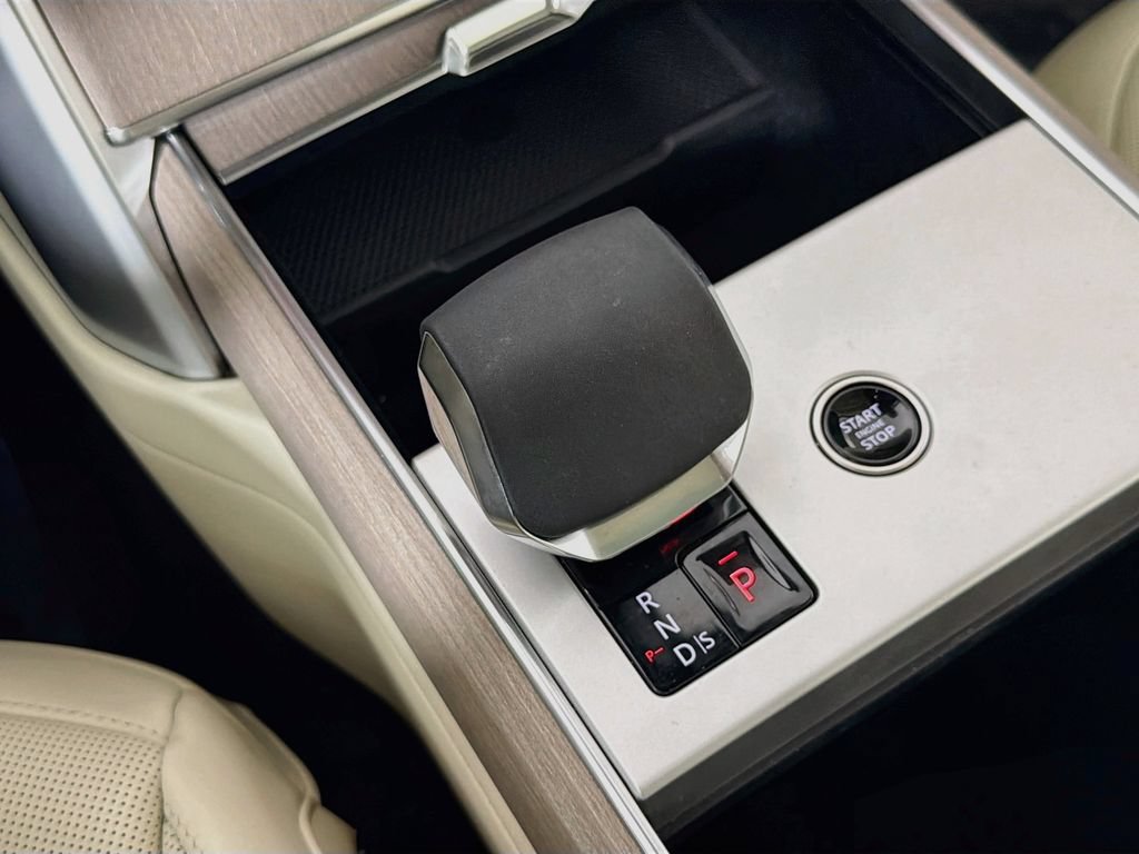 Certified 2025 Land Rover Range Rover SE AWD/4WD image 17