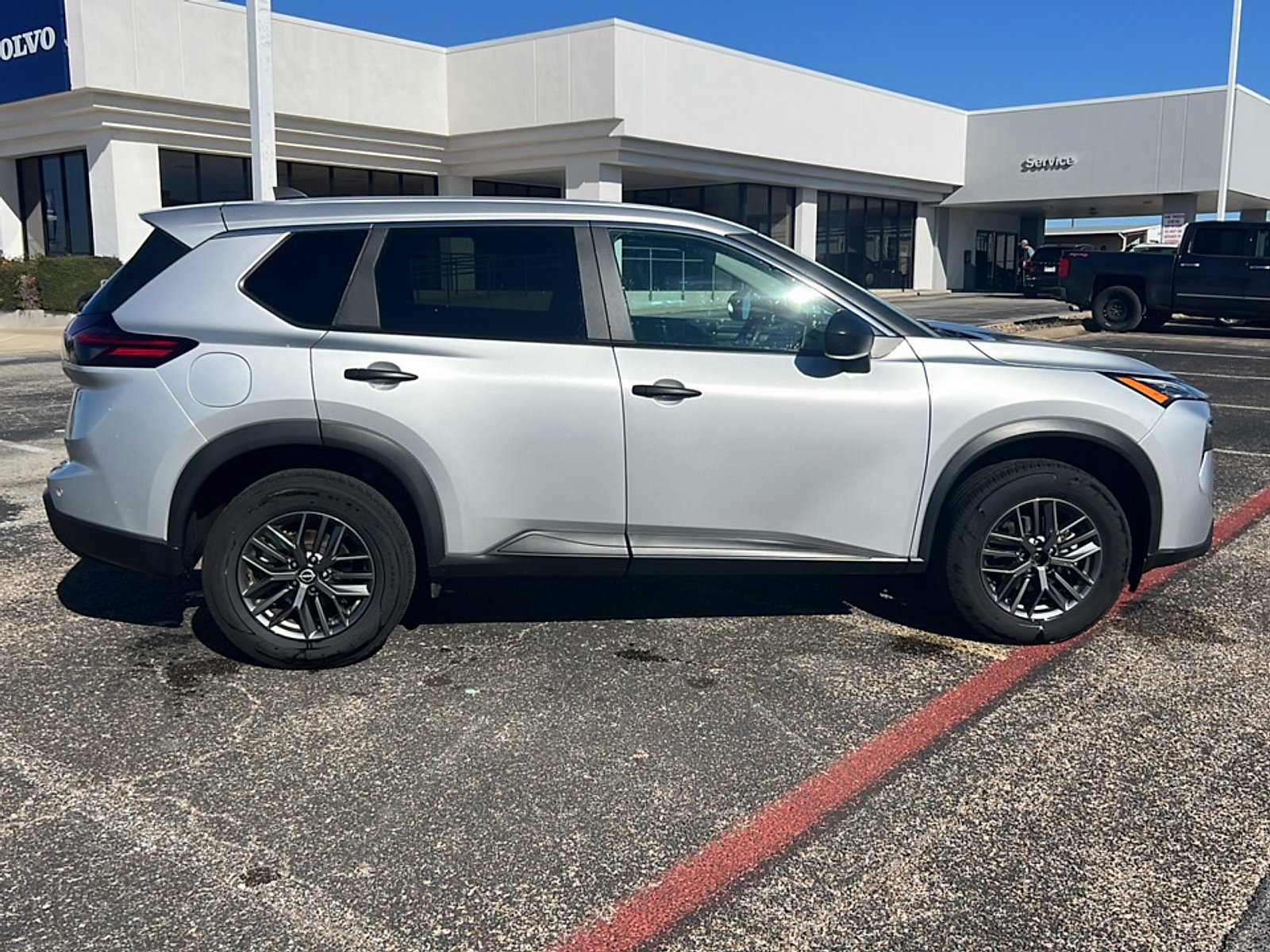 Used 2024 Nissan Rogue S image 4