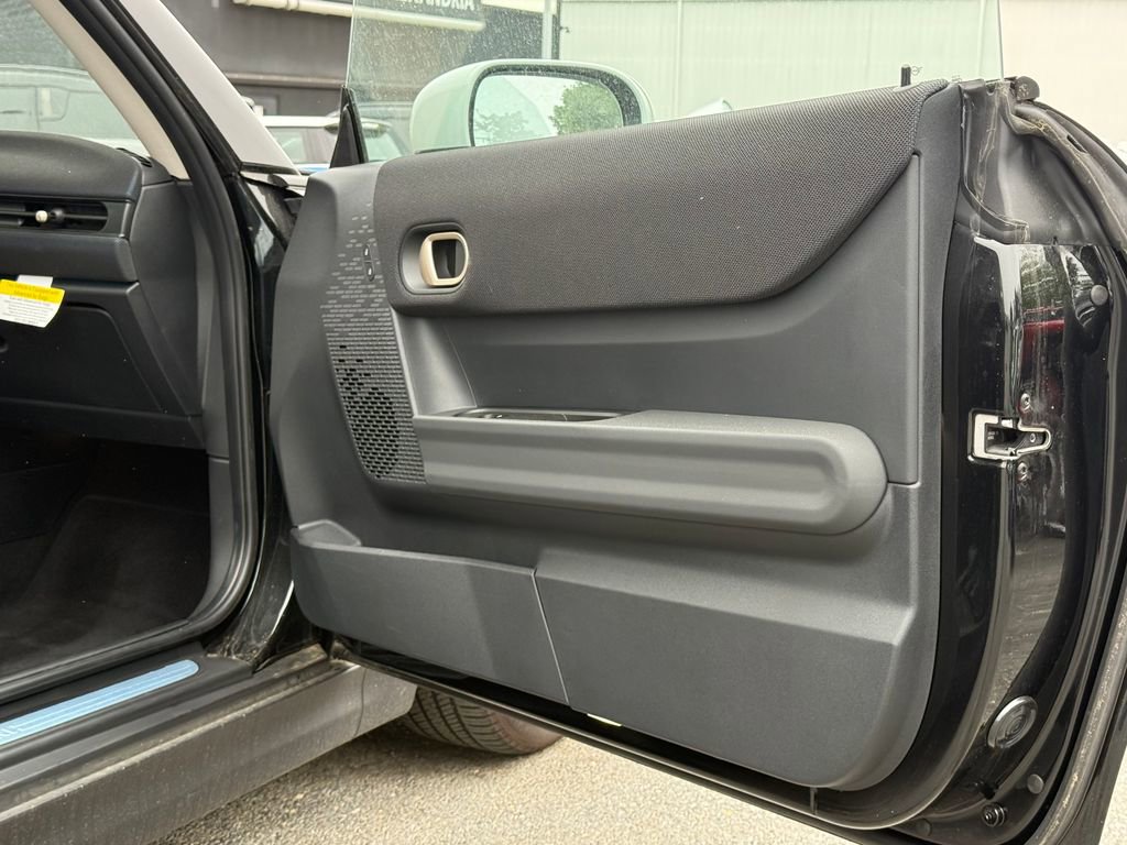 Certified 2025 MINI Cooper 2-Door Hardtop FWD image 23