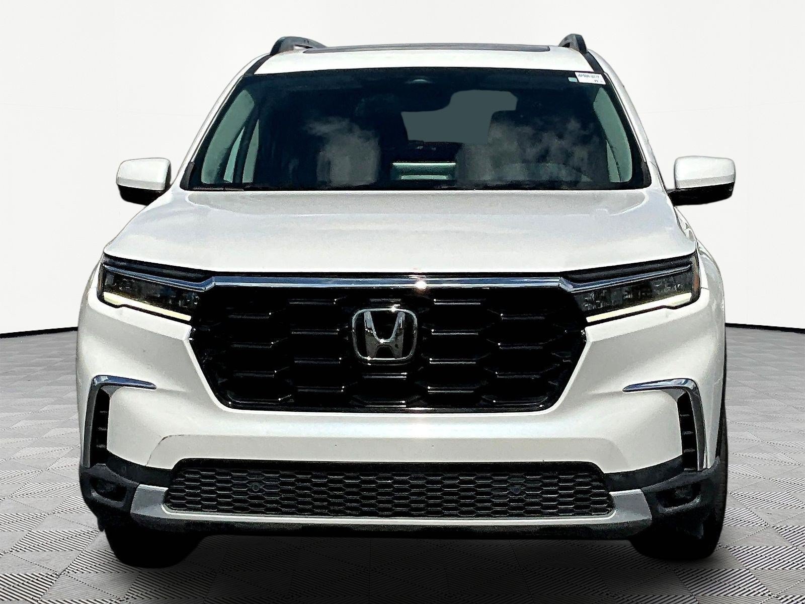 Used 2023 Honda Pilot Touring image 2
