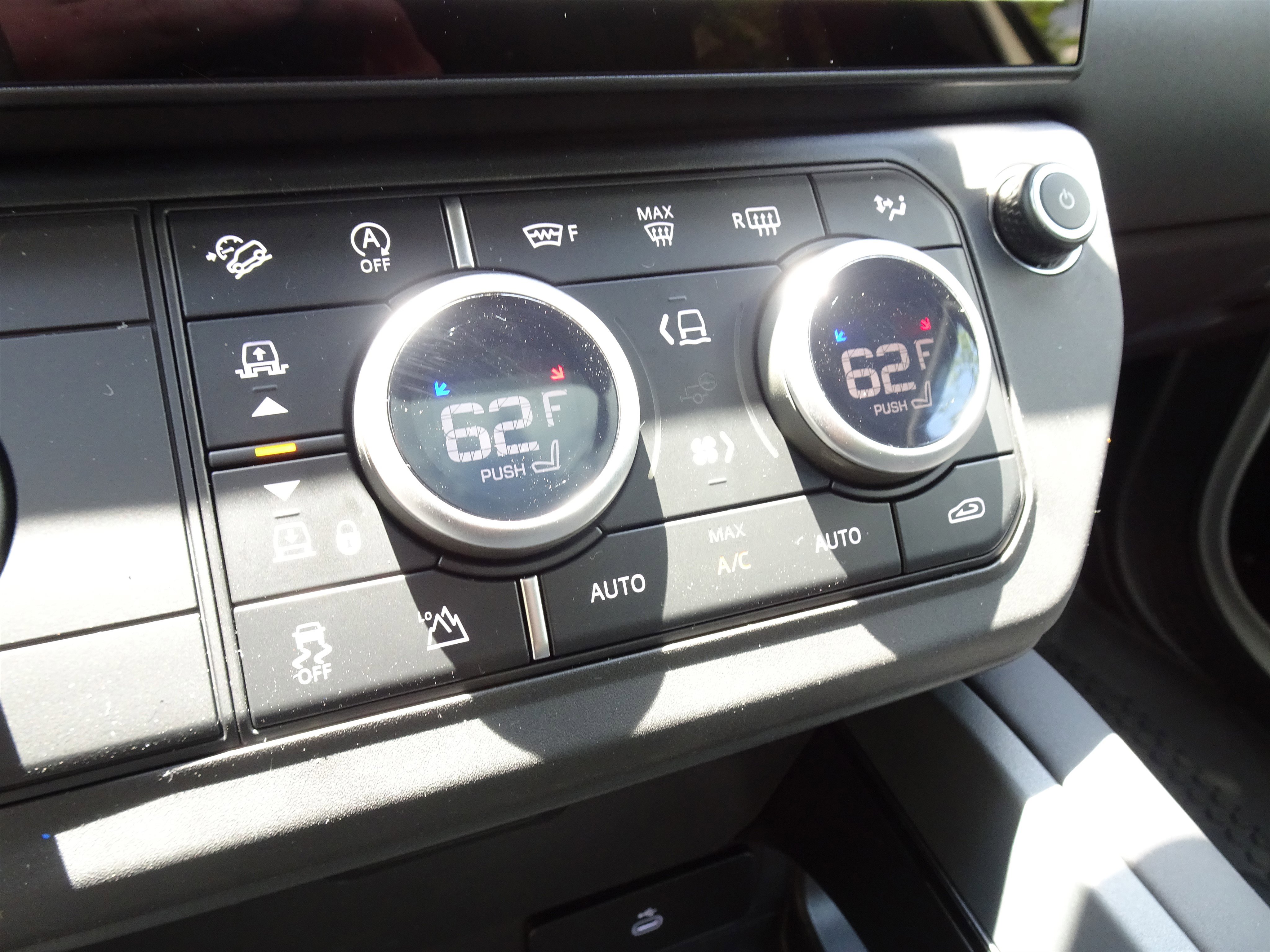 New 2026 Land Rover Defender 110 X-Dynamic SE AWD/4WD image 25
