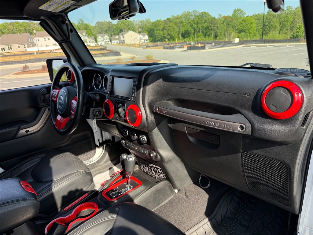 Used 2018 Jeep Wrangler Unlimited Sahara image 26
