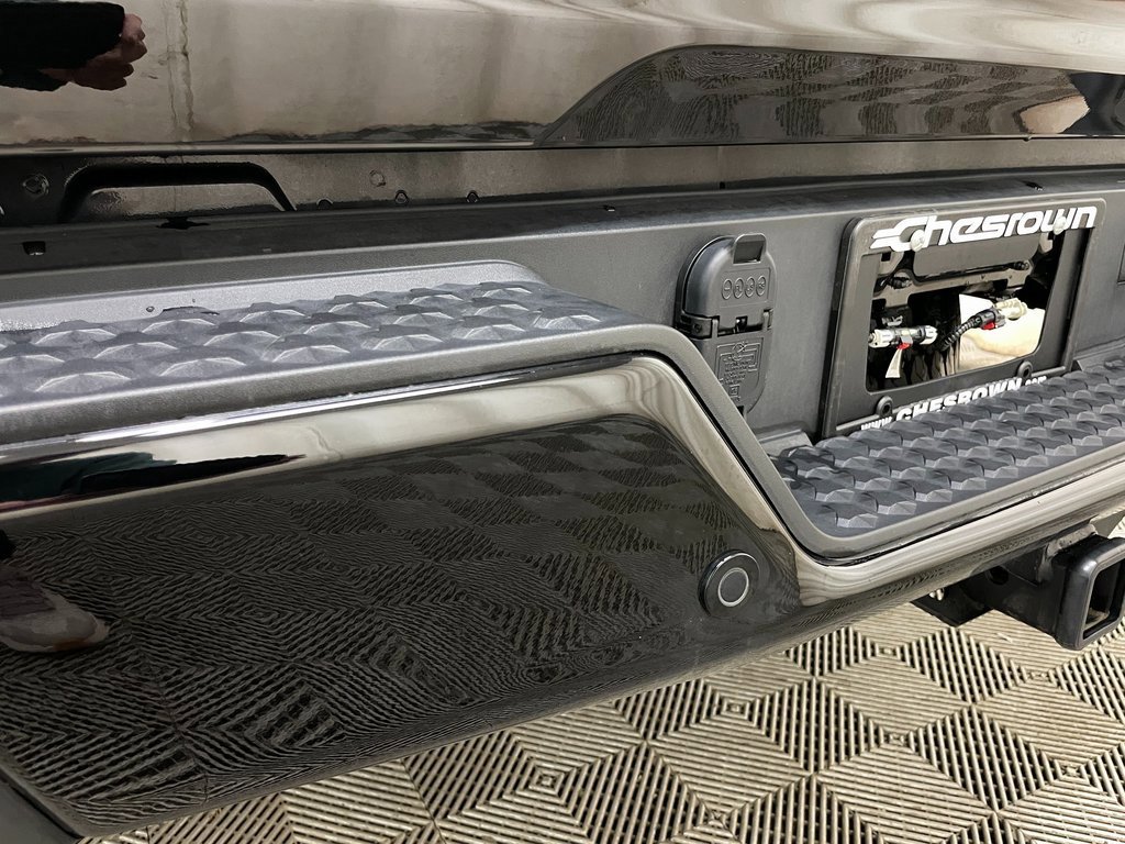 Used 2025 GMC Canyon Denali image 18