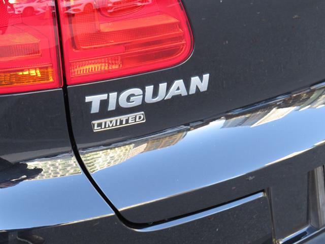 Used 2017 Volkswagen Tiguan S image 17
