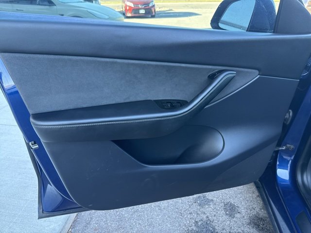 Used 2020 Tesla Model Y Long Range image 9