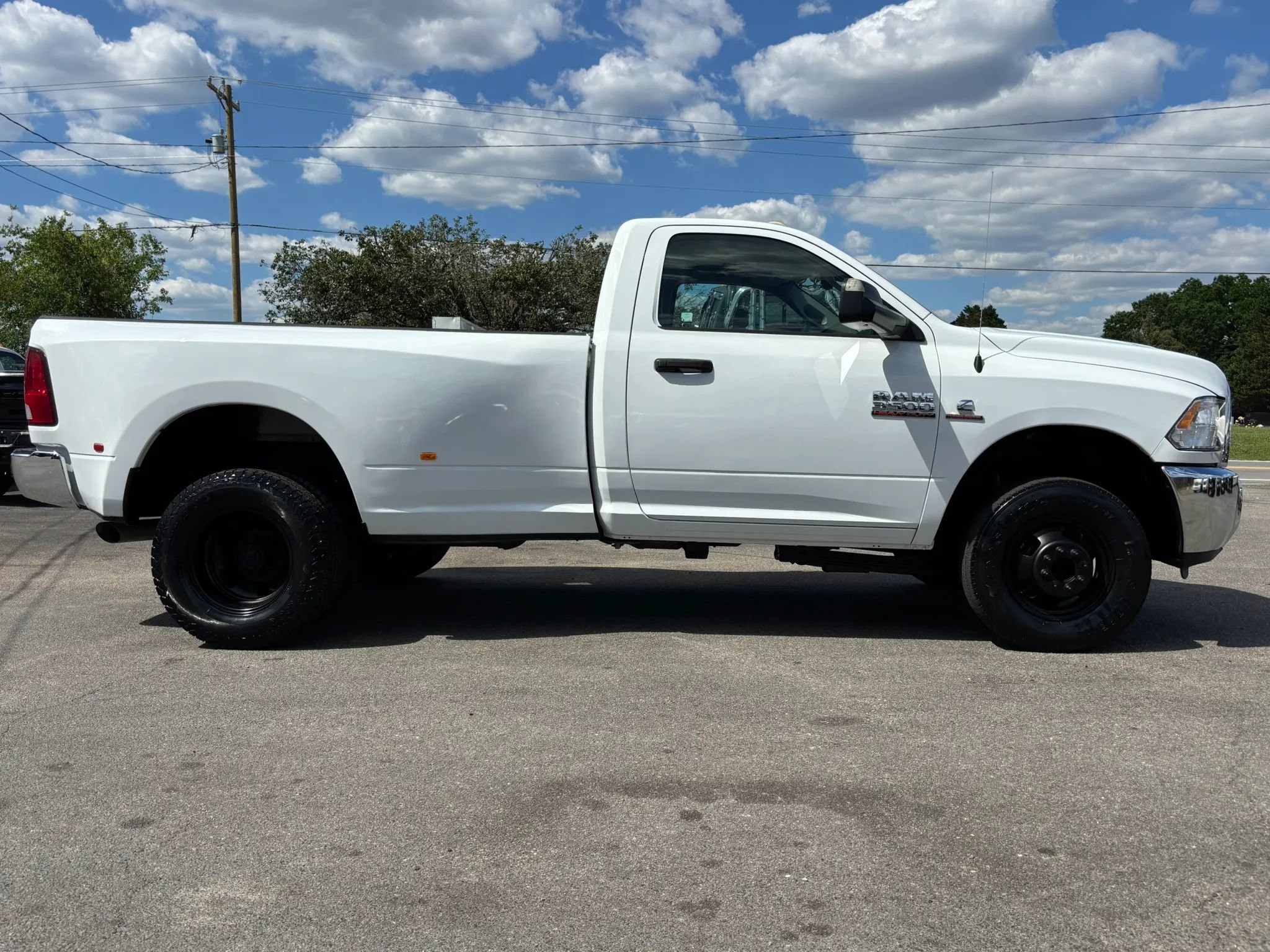 Used 2018 RAM 3500 Tradesman w/ Chrome Appearance Group AWD/4WD image 4