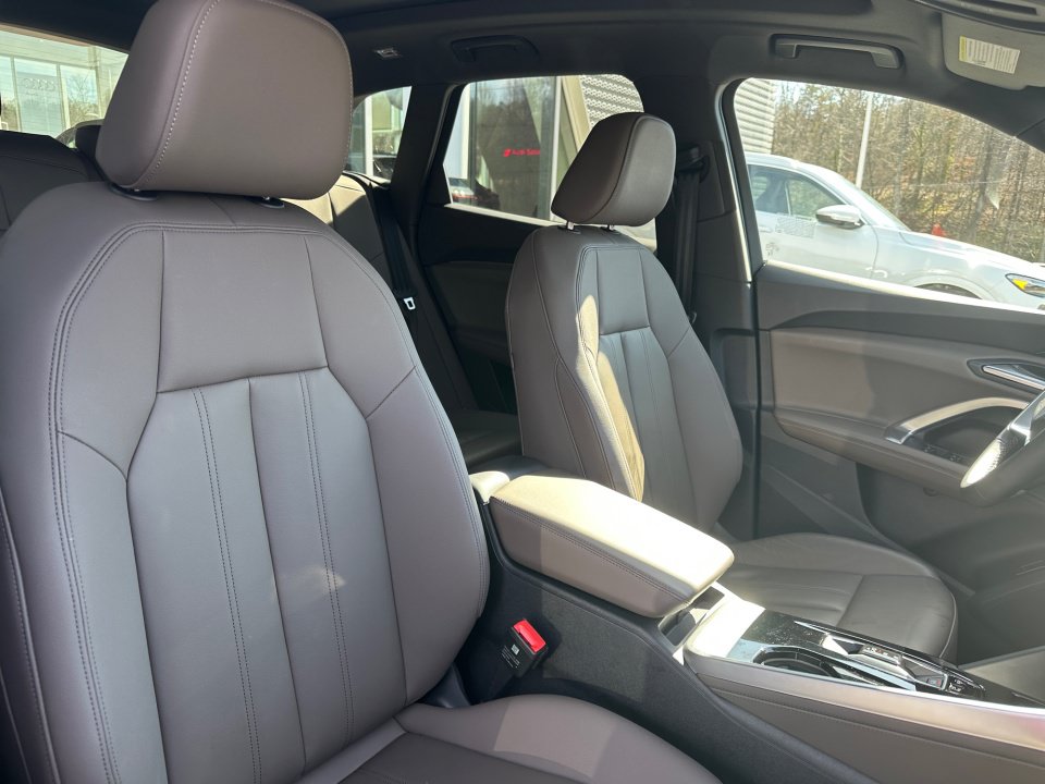 Certified 2025 Audi Q5 Premium w/ Convenience Package AWD/4WD image 32