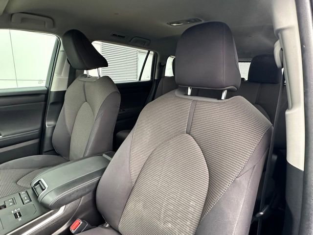 Used 2021 Toyota Highlander L image 25