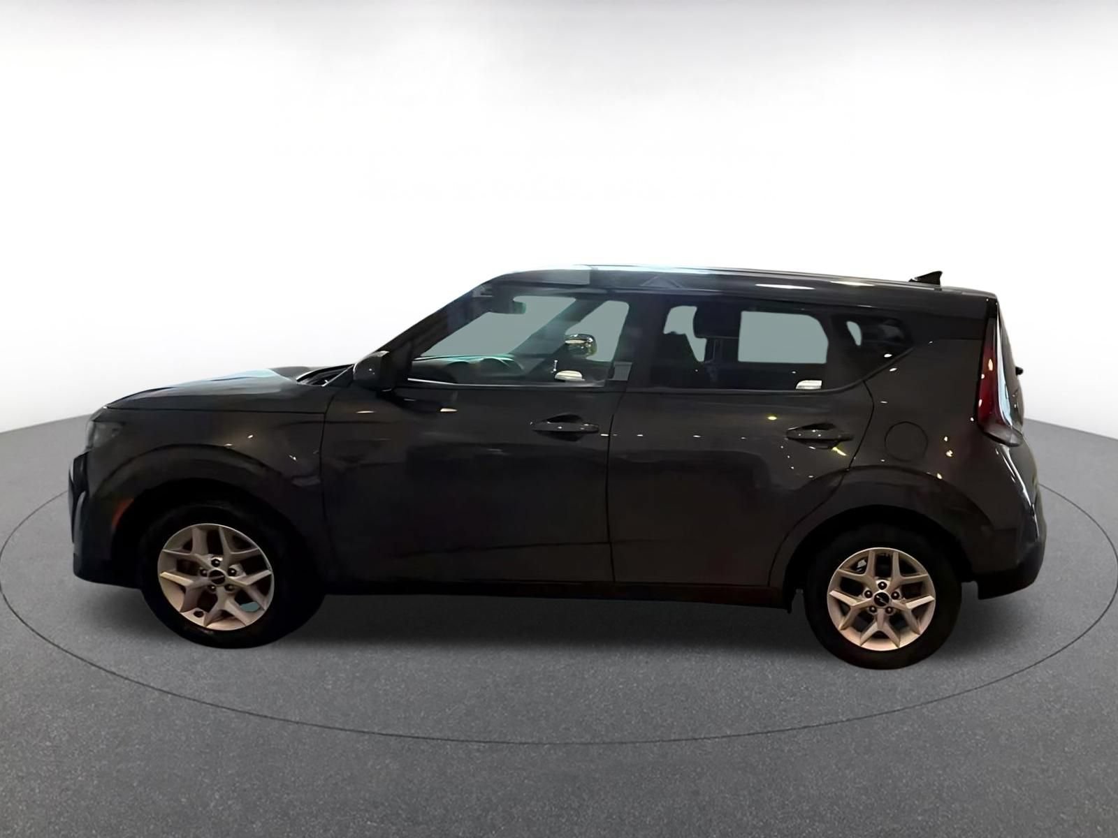 Used 2025 Kia Soul LX w/ LX Technology Package FWD image 8