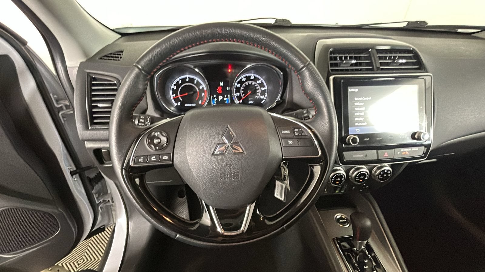 Used 2025 Mitsubishi Outlander Sport LE AWD/4WD image 15