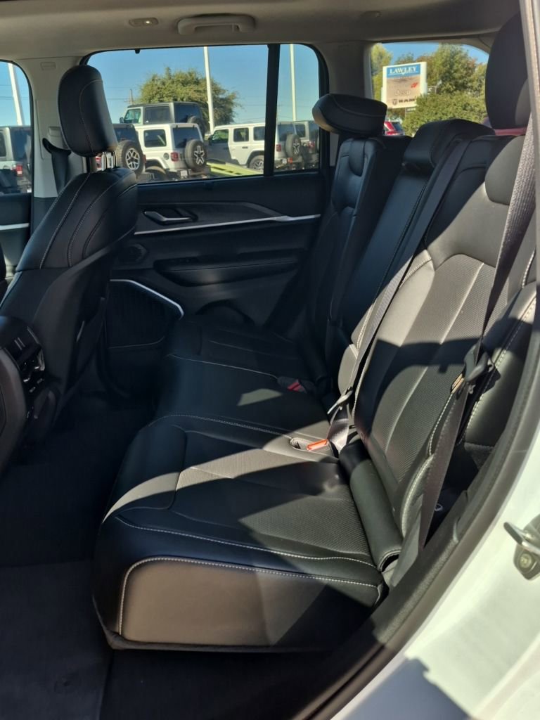 New 2024 Jeep Grand Cherokee Limited 4xe w/ Luxury Tech Group II image 27